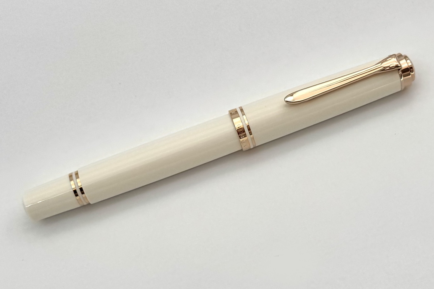 PelikanSESouveranM600WhiteRoseGoldFP_4